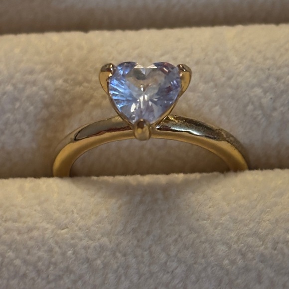 Jewelry - Heart gold tone ring
